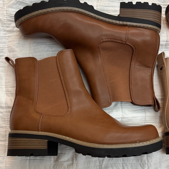 Universal Threads Chelsea Boot Lot - Picture 2 of 6